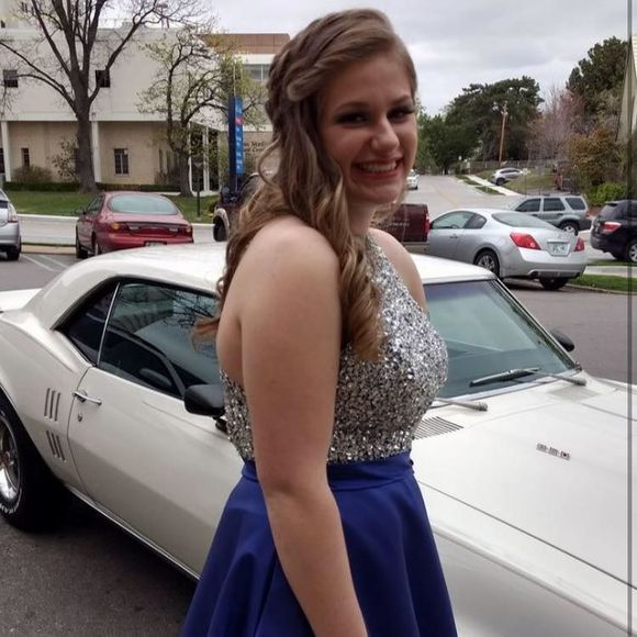 Meet your Posher, Hollie - Picture 1 of 1